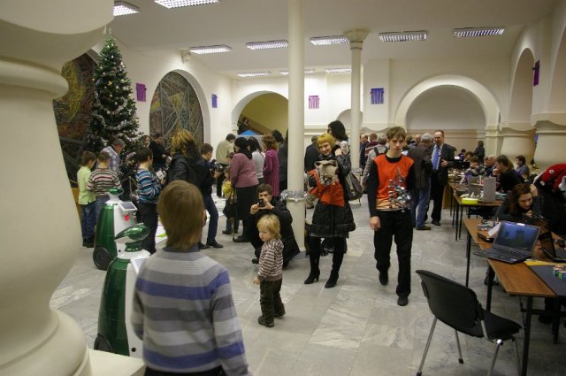 Выставка \"Каникулы роботов 2011\"